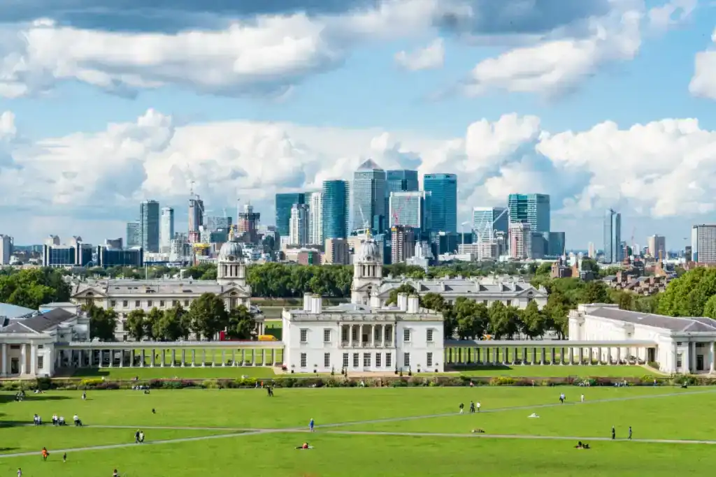 Modern city skyline with historic estate in foreground, highlighting challenges in selling commercial properties in urban areas.