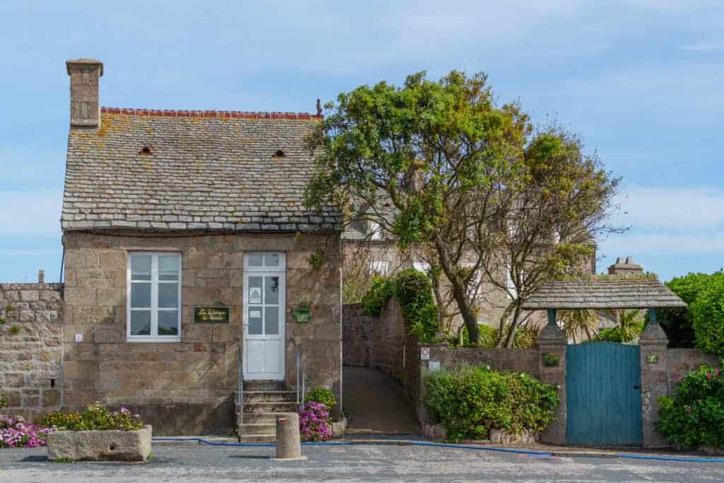 Charming stone cottage with lush garden and traditional architectural features, ideal for peaceful living in a scenic rural setting. Perfect example of classic countryside property.
